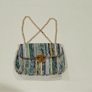 Small flap straw bag. Multi color turn lock clutch bag. Chain detaches.